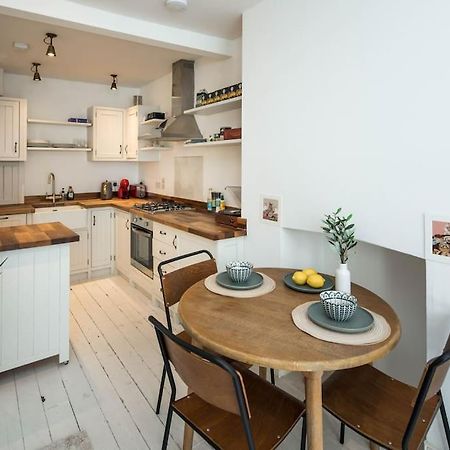 Charming 2-Bed Flat In The Heart Of Nottinghill - Steps From Portobello Rd Market And Nottinghill Bookshop Lägenhet London Exteriör bild