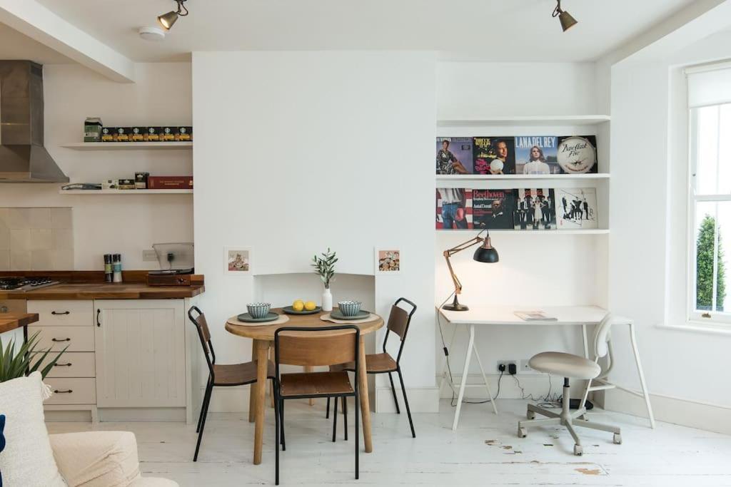 Charming 2-Bed Flat In The Heart Of Nottinghill - Steps From Portobello Rd Market And Nottinghill Bookshop Lägenhet London Exteriör bild