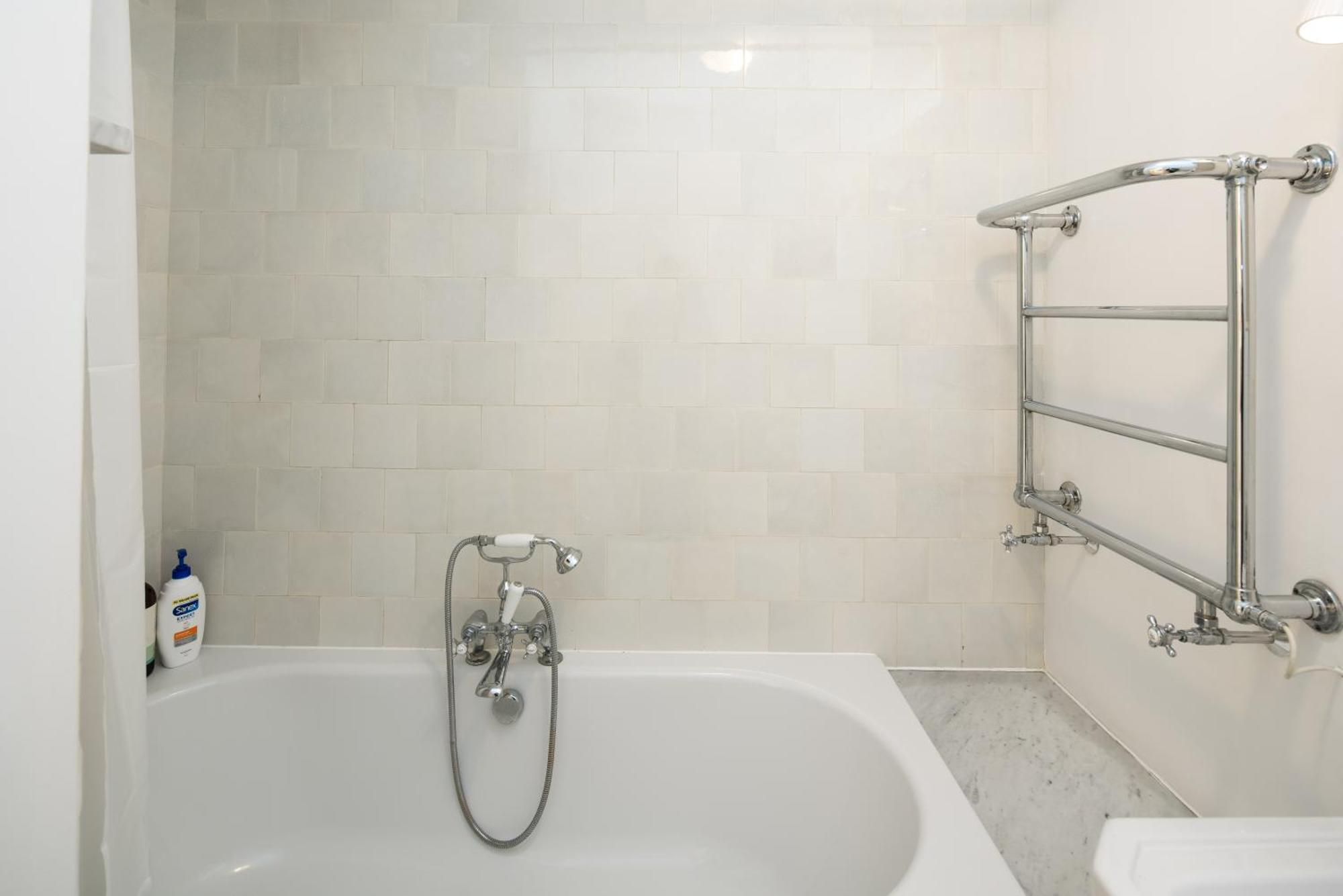 Charming 2-Bed Flat In The Heart Of Nottinghill - Steps From Portobello Rd Market And Nottinghill Bookshop Lägenhet London Exteriör bild
