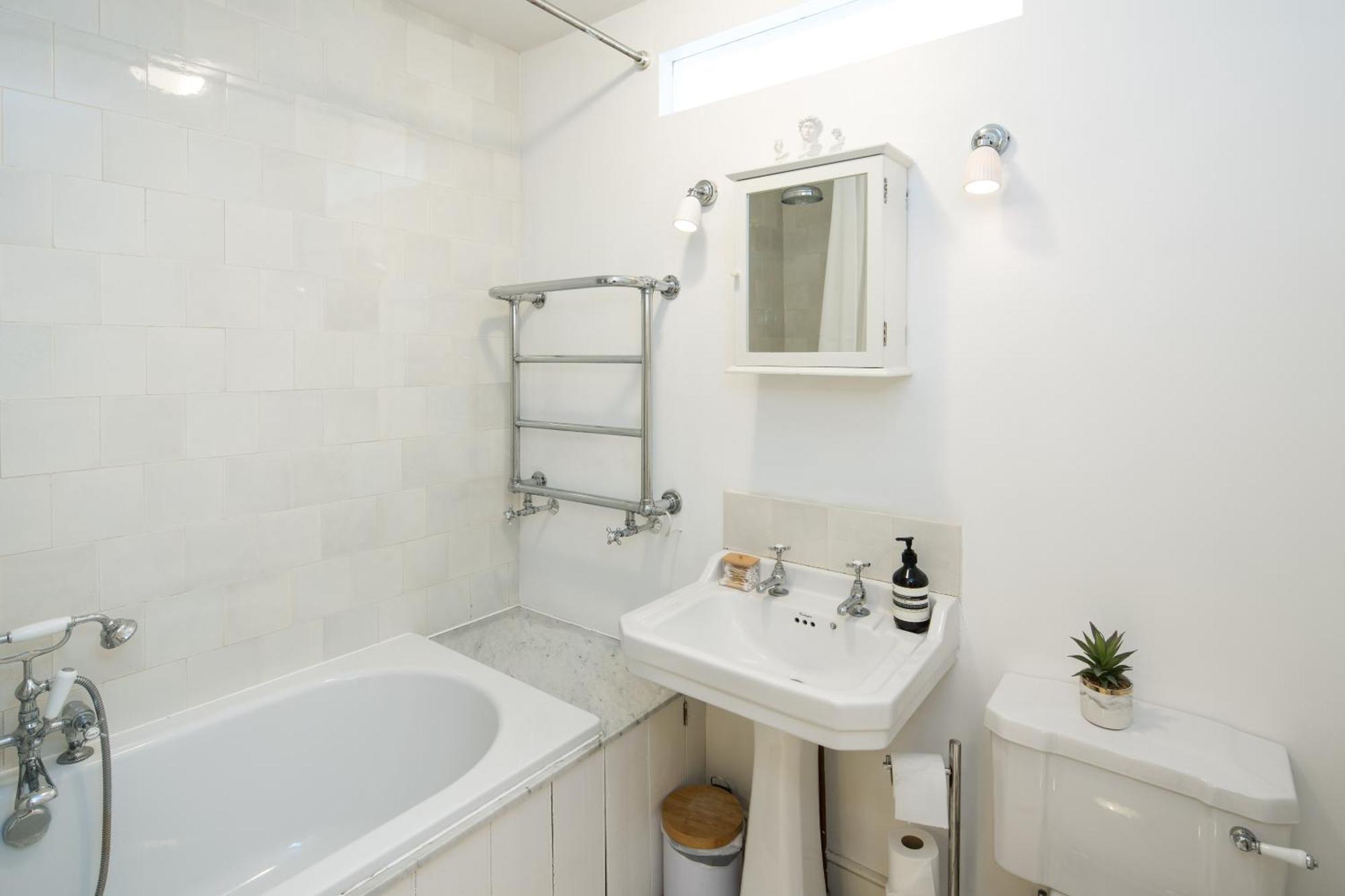 Charming 2-Bed Flat In The Heart Of Nottinghill - Steps From Portobello Rd Market And Nottinghill Bookshop Lägenhet London Exteriör bild